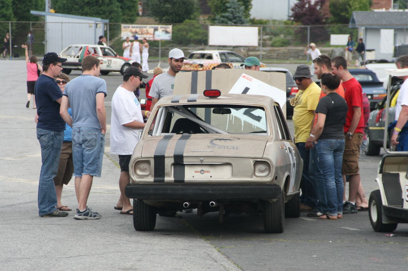 Illustration for article titled The 24 Hours Of LeMons New England 2009 Über Gallery, Part 4